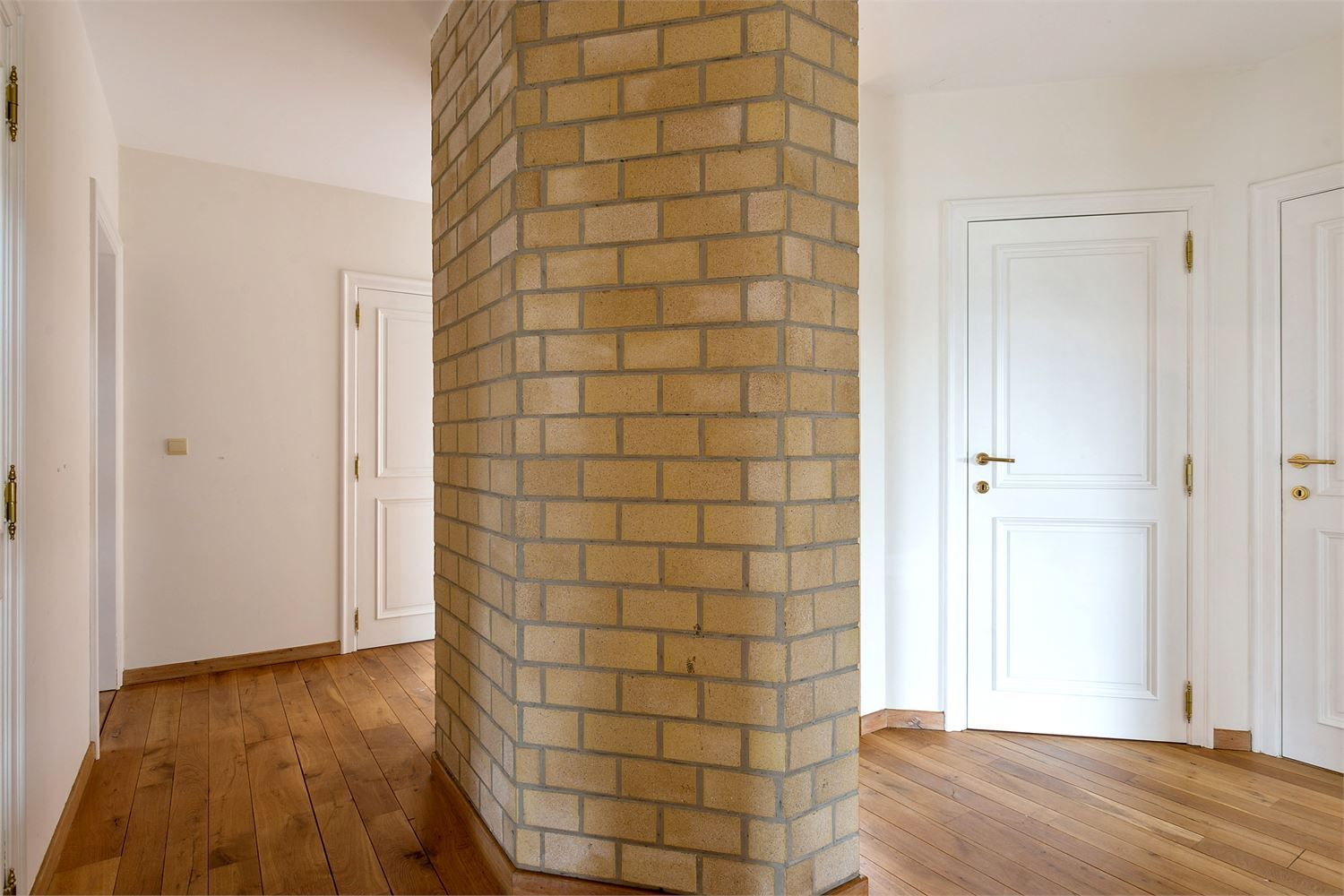 RUIM APPARTEMENT MET GARAGE, CENTRUM HALEN! foto 3