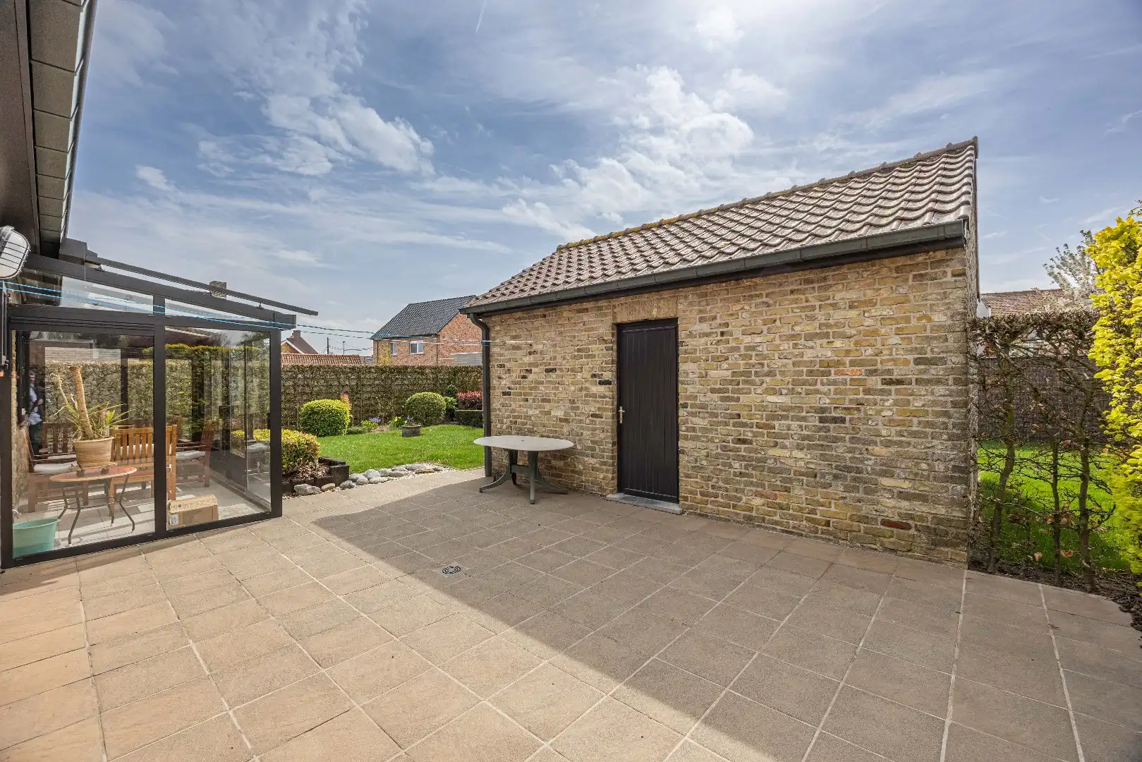 Charmante en solide villa met zonnige tuin in het hart van Zwevezele foto 5