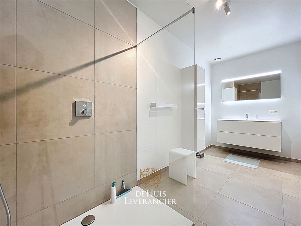 Discrete luxe & tijdloze elegantie : subliem nieuwbouwappartement met terras en gemeenschappelijk tuin te koop in Boechout foto 9