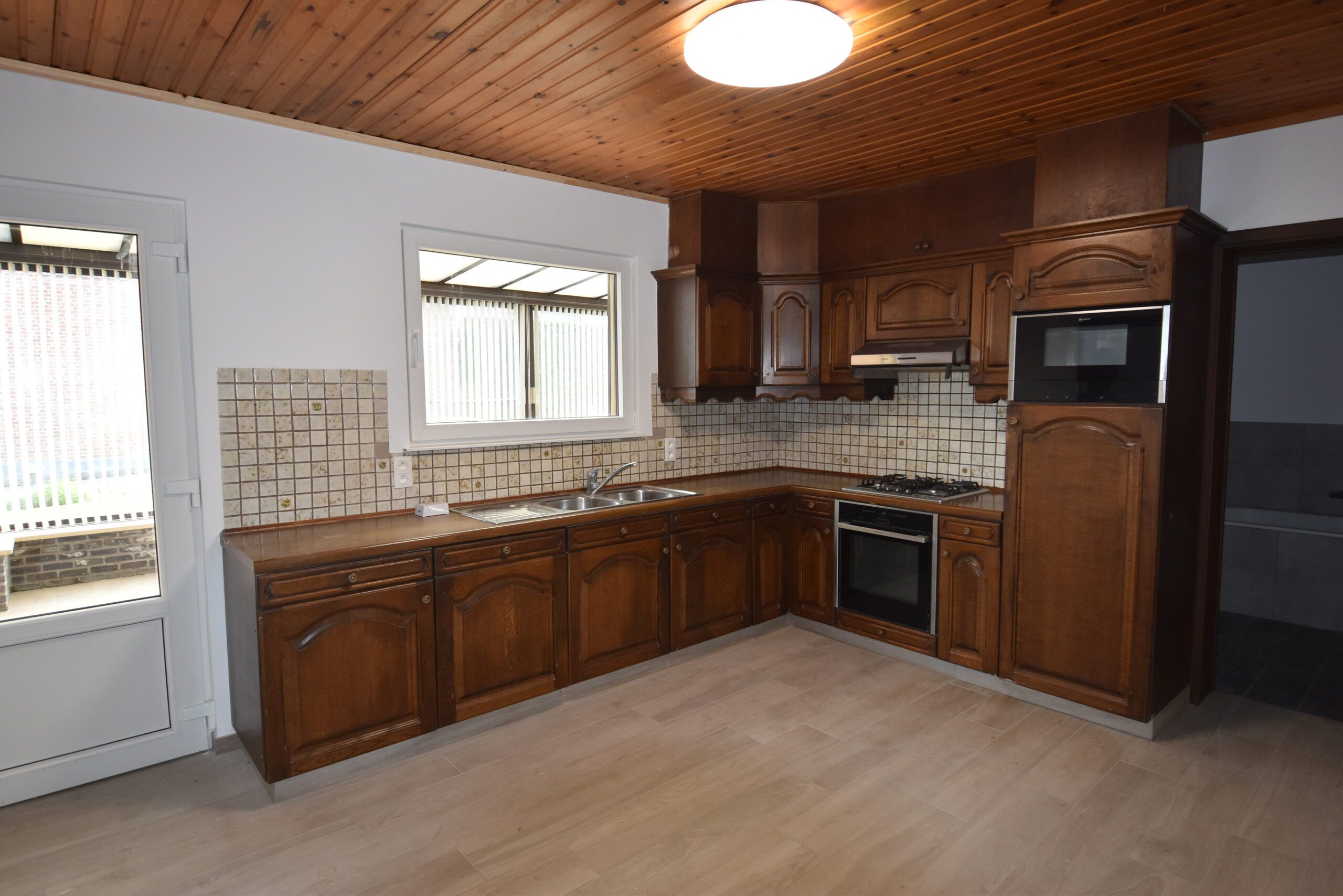 Instapklare halfopen woning met grote tuin en werkruimte. foto 6