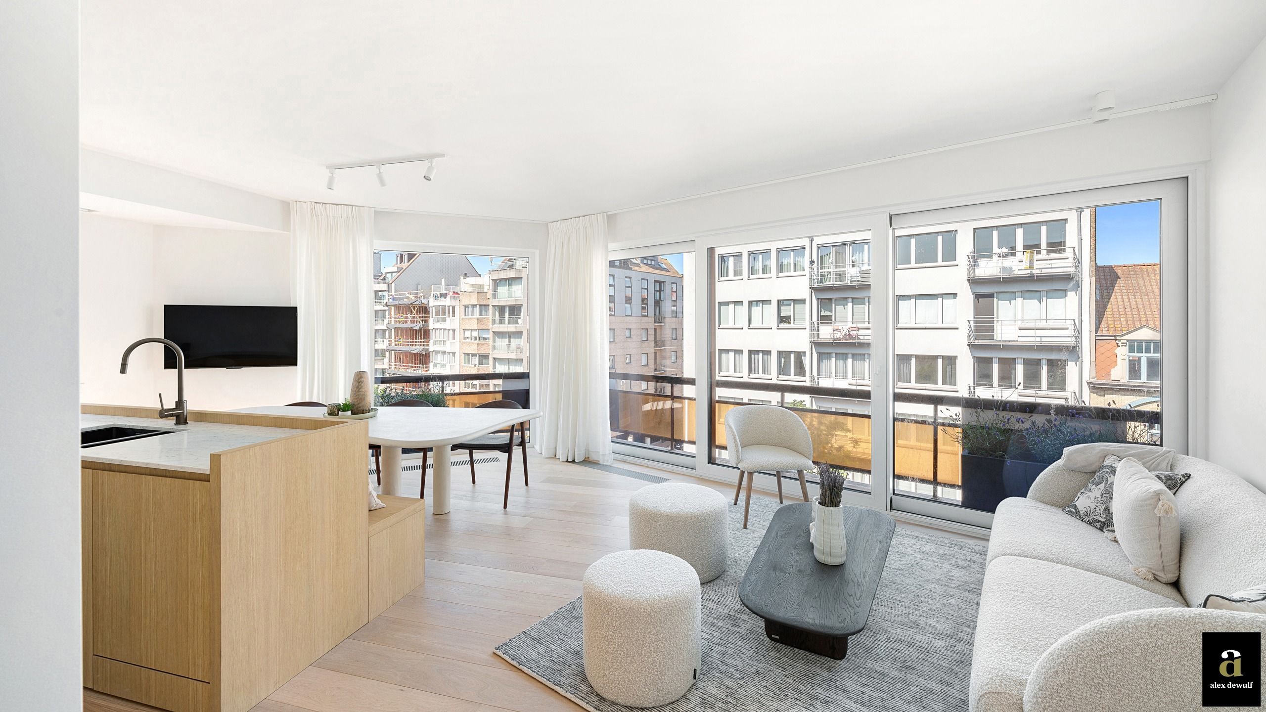 Lichtrijk 3-slaapkamer appartement [Zoutelaan - Lippenslaan] foto {{pictureIndex}}