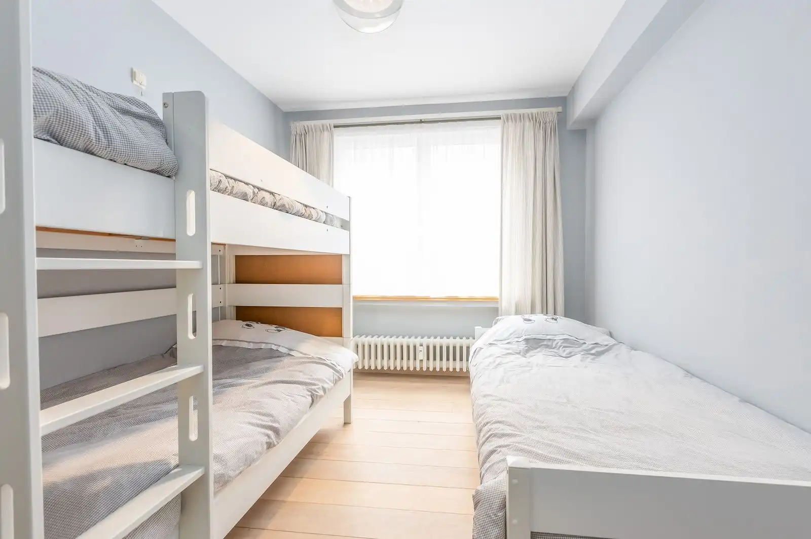 Gerenoveerd appartement met 2 slpk en lateraal zeezicht foto 12