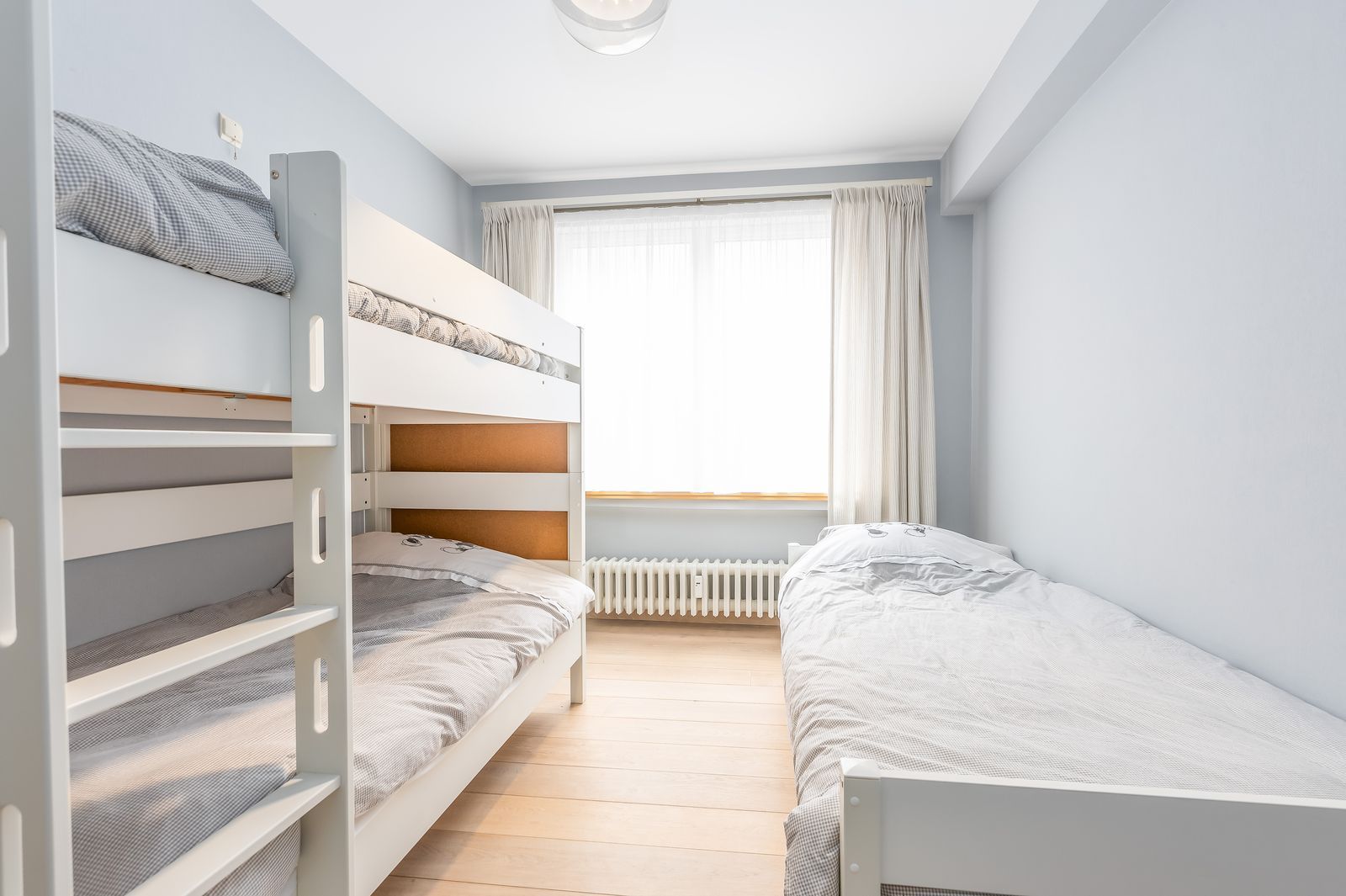 Gerenoveerd appartement met 2 slpk en lateraal zeezicht foto 12