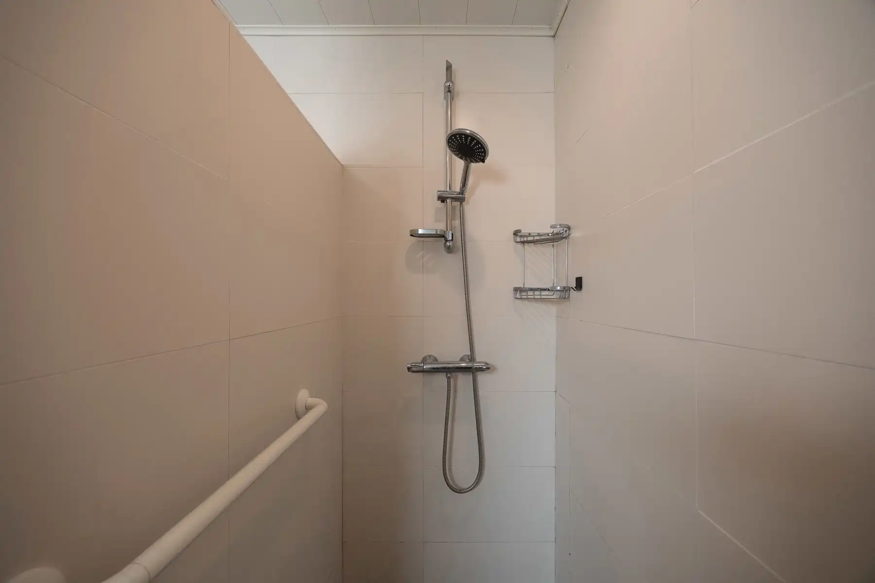 Leuke woning met grote tuin foto 13