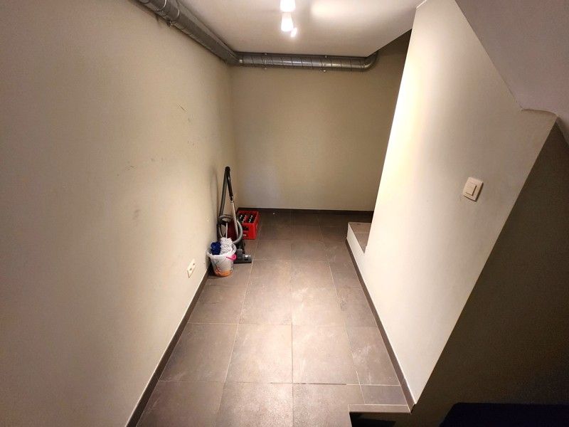 Verrassend ruime, gezellige woning met 3 slaapkamers in het centrum van Sint-Baafs-Vijve te huur! foto 14