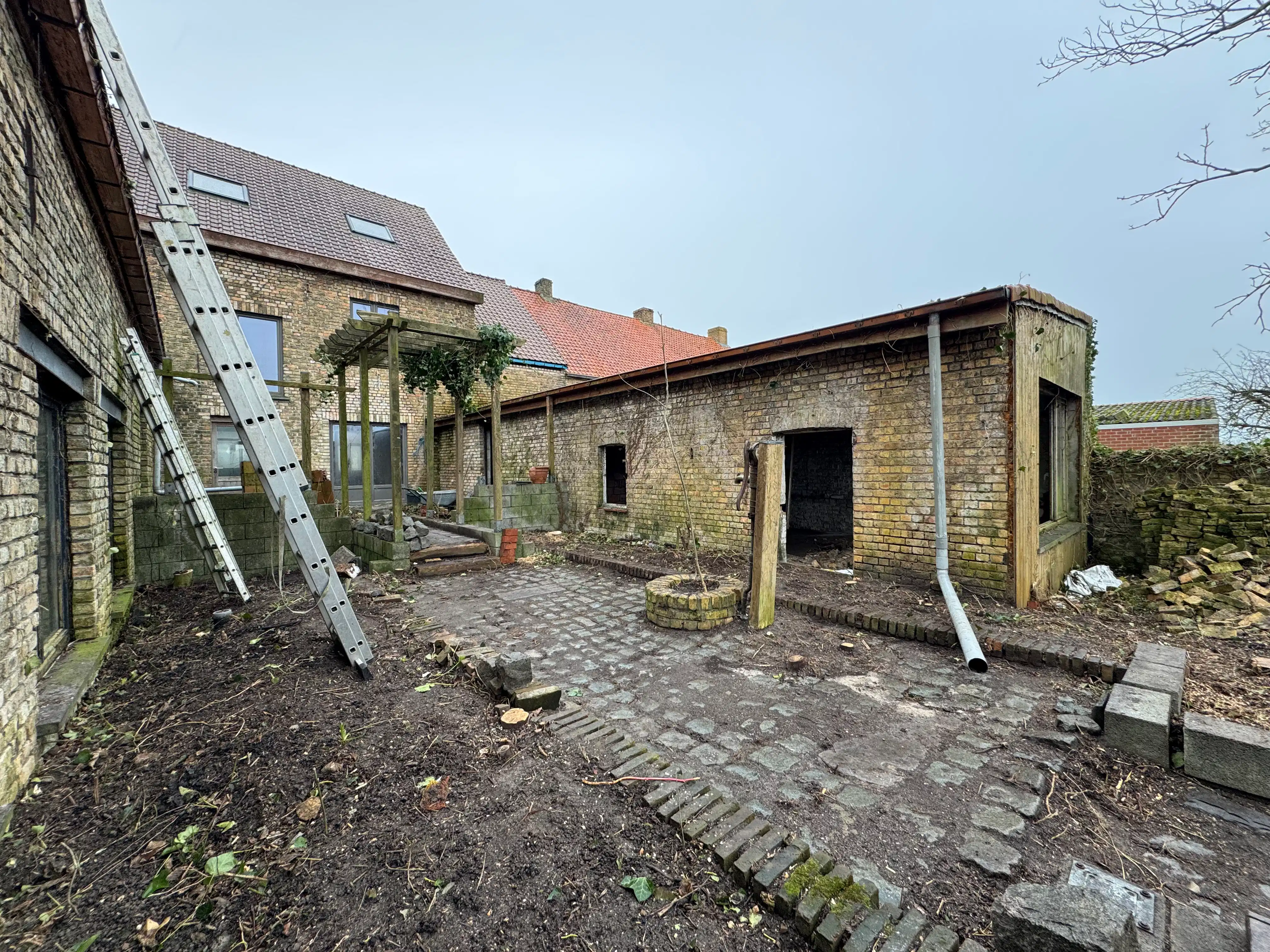 Karaktervolle dorpswoning met veel potentieel foto 4