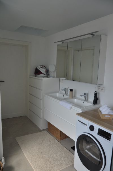 Volledig vernieuwde woning met 3 slaapkamers en garage. foto 14