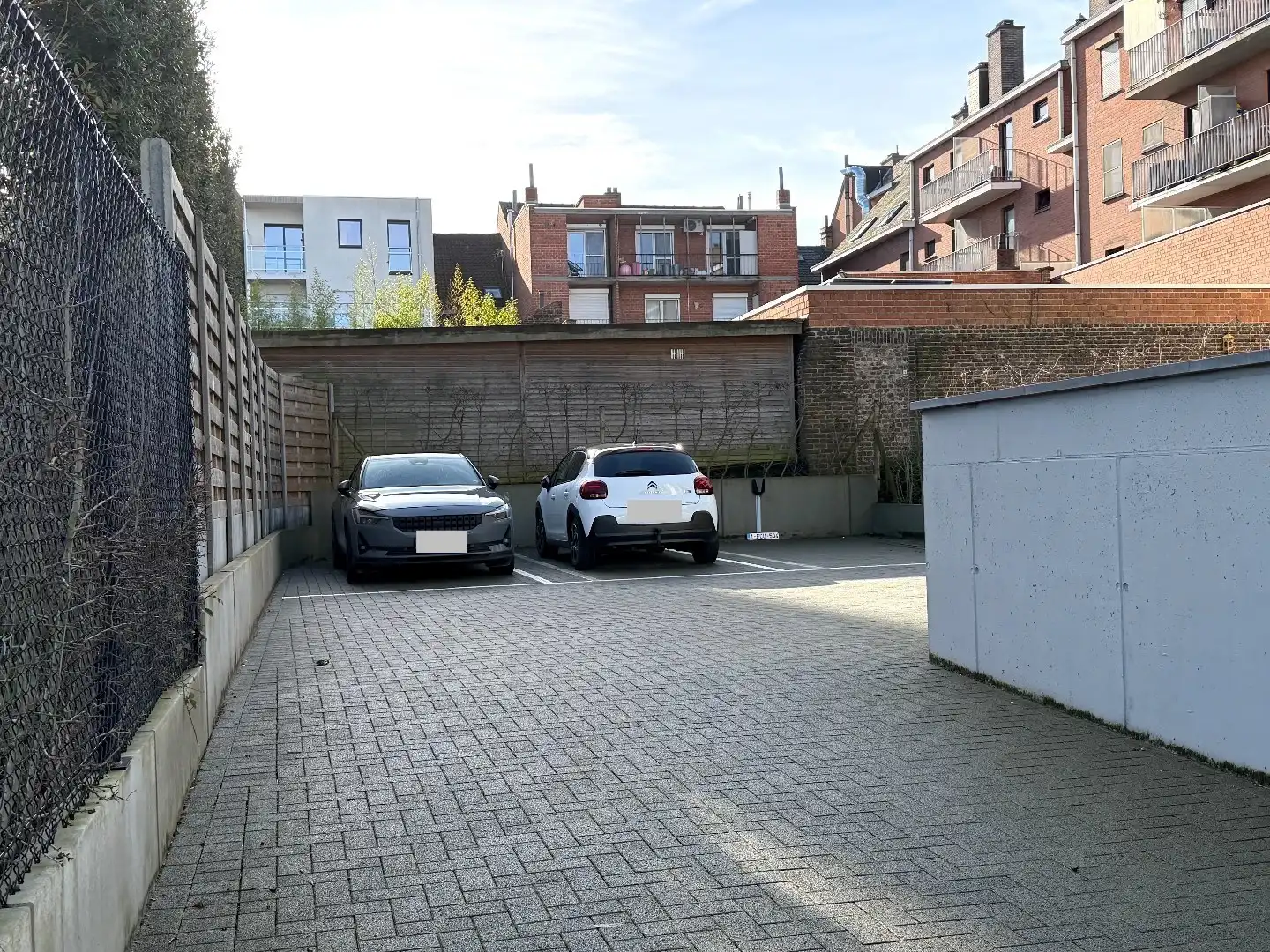 Staanplaats in open lucht in centrum Lauwe foto {{pictureIndex}}