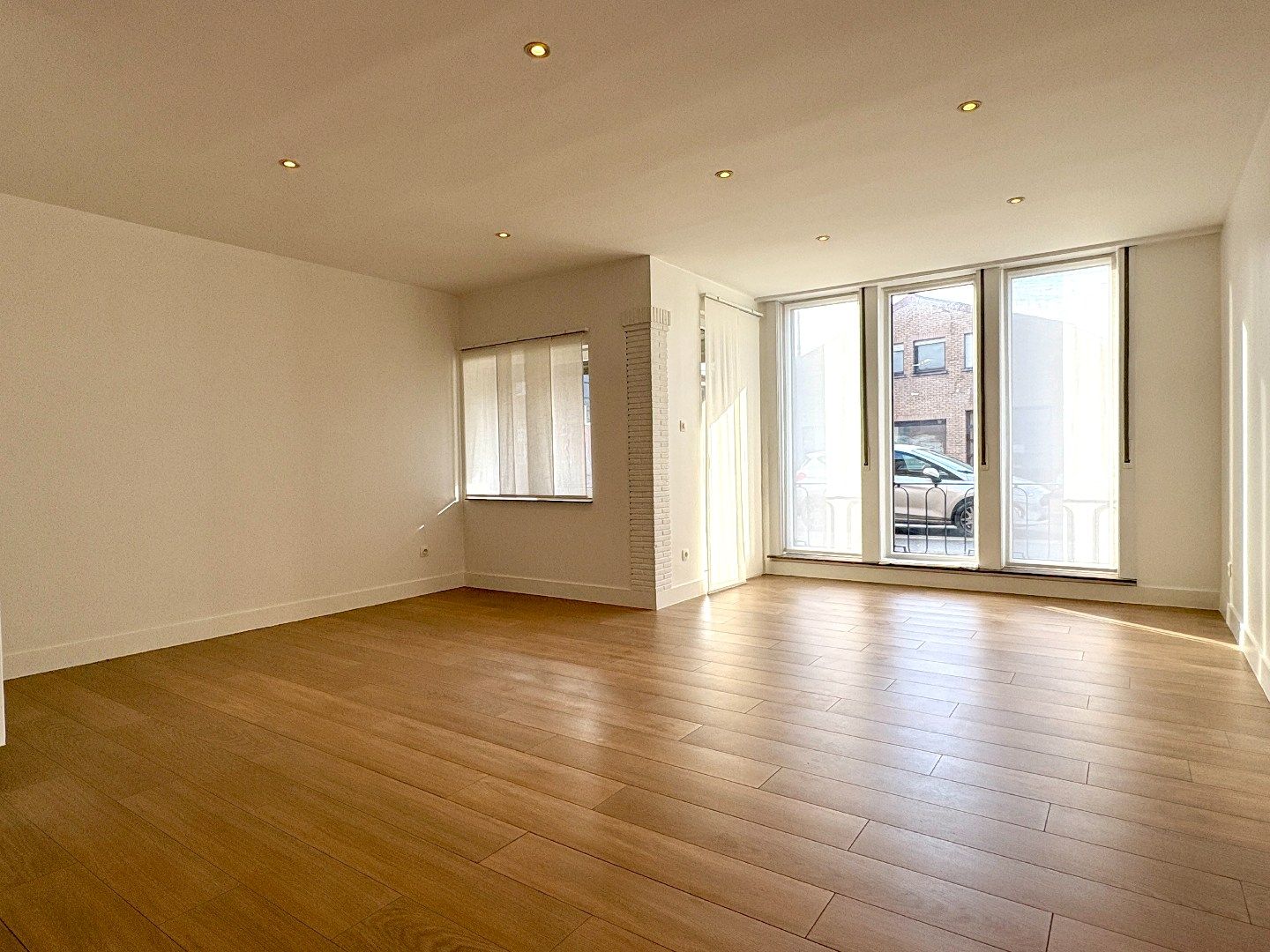 Compleet gerenoveerde woning met tuin en 4 slaapkamers in Tielt. foto 4