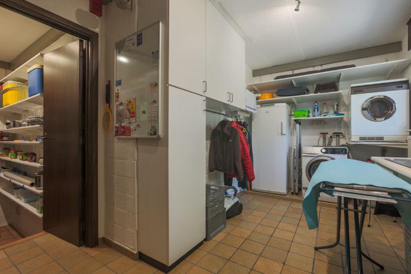 Topligging, Hoog Kortrijk! Te moderniseren alleenstaande woning met 4 slaapkamers, bureau, dubbele garage...ENERGIELABEL C foto 11