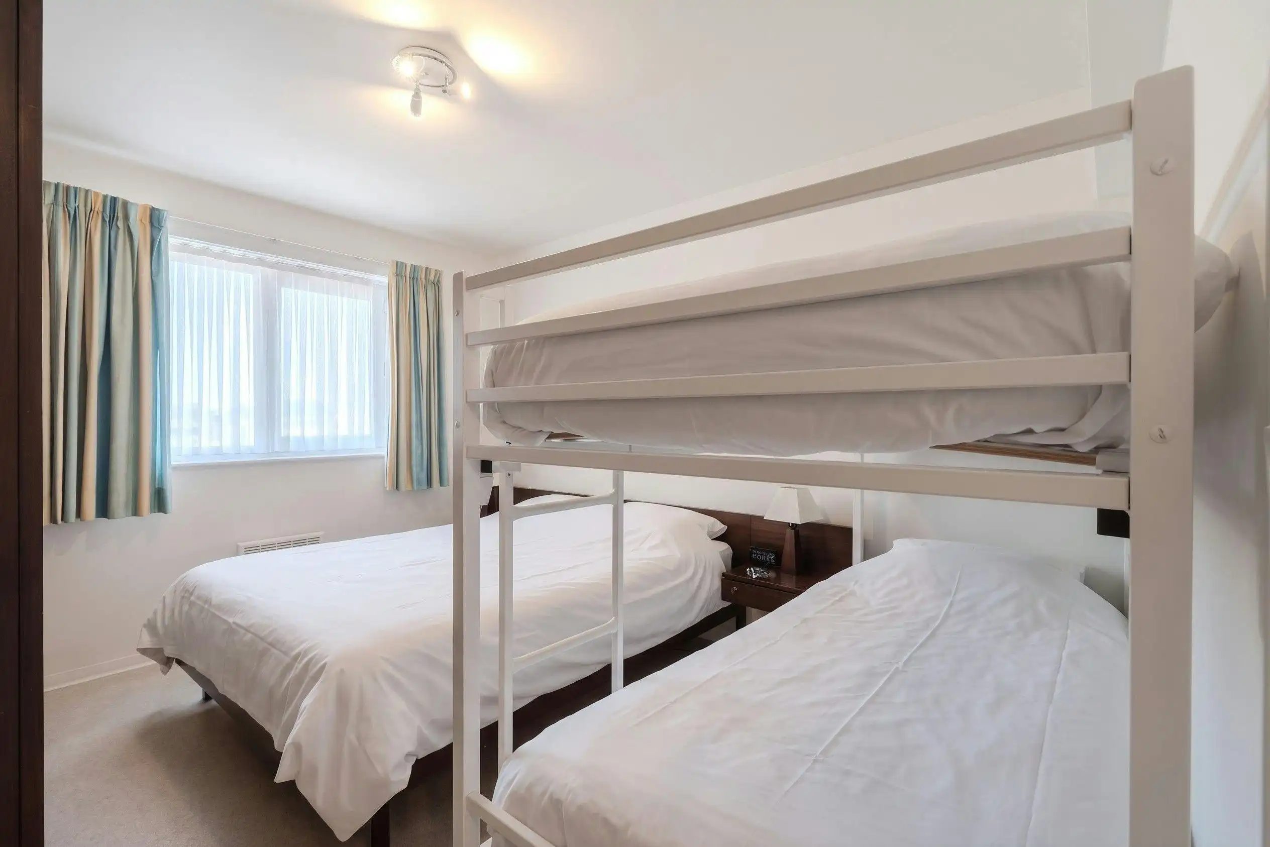Instapklaar appartement met 2 slaapkamers en zijdelings zeezicht! foto 14