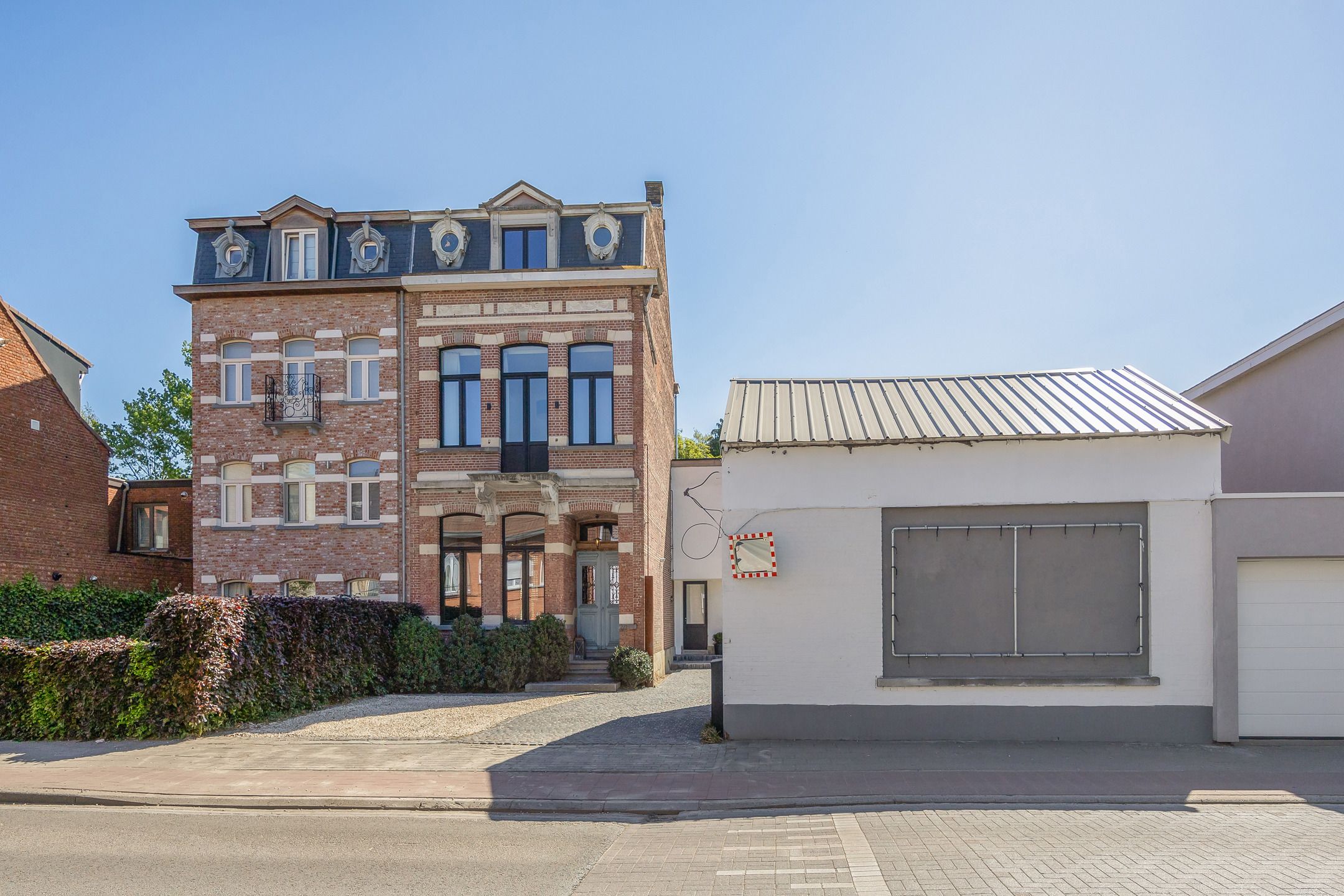 Karaktervolle herenwoning met bijgebouw in dorpskern foto 2