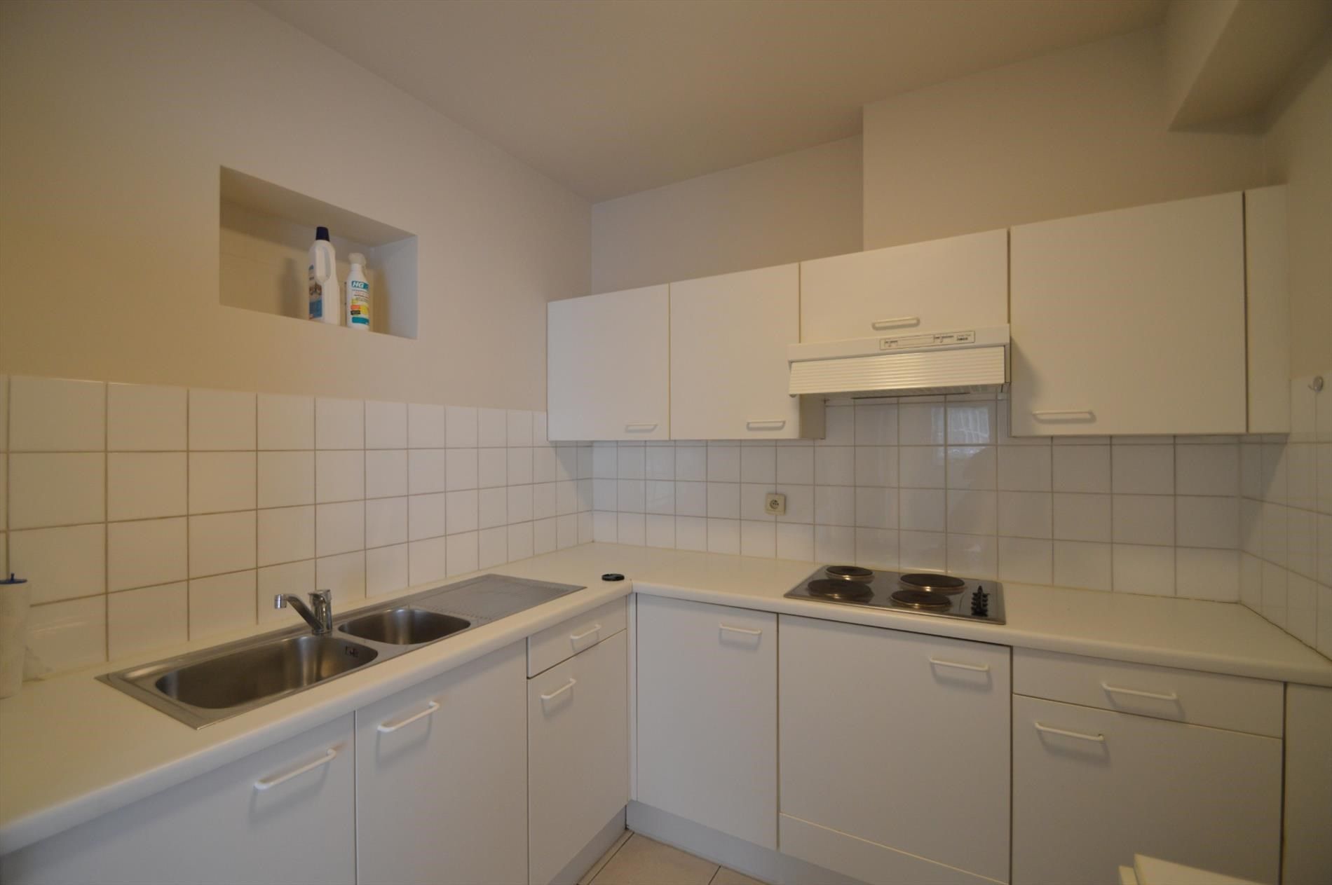 Netjes opgefrist appartement met 2 slk, terras en garage in centrum v Bilzen foto 7