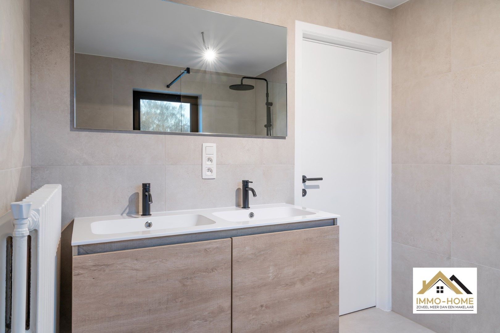 Zeer ruime woning met prachtig open zicht op agrarisch gebied foto 9