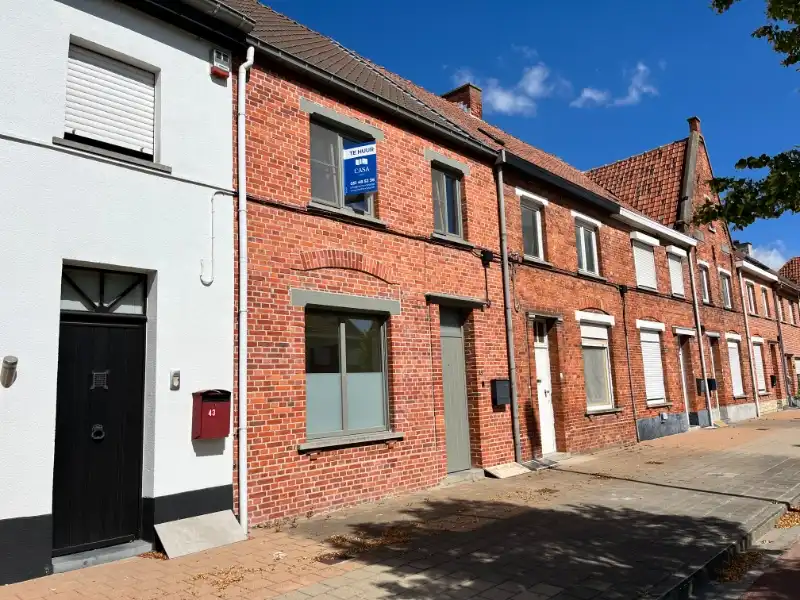 Gerenoveerde woning met tuin en garage! foto 2