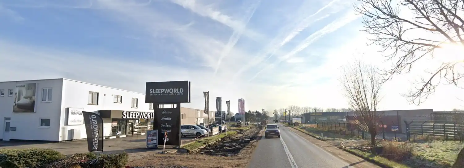 Commerciële gebouwen met sterke visibiliteit en 37 parkeerplaatsen foto 4