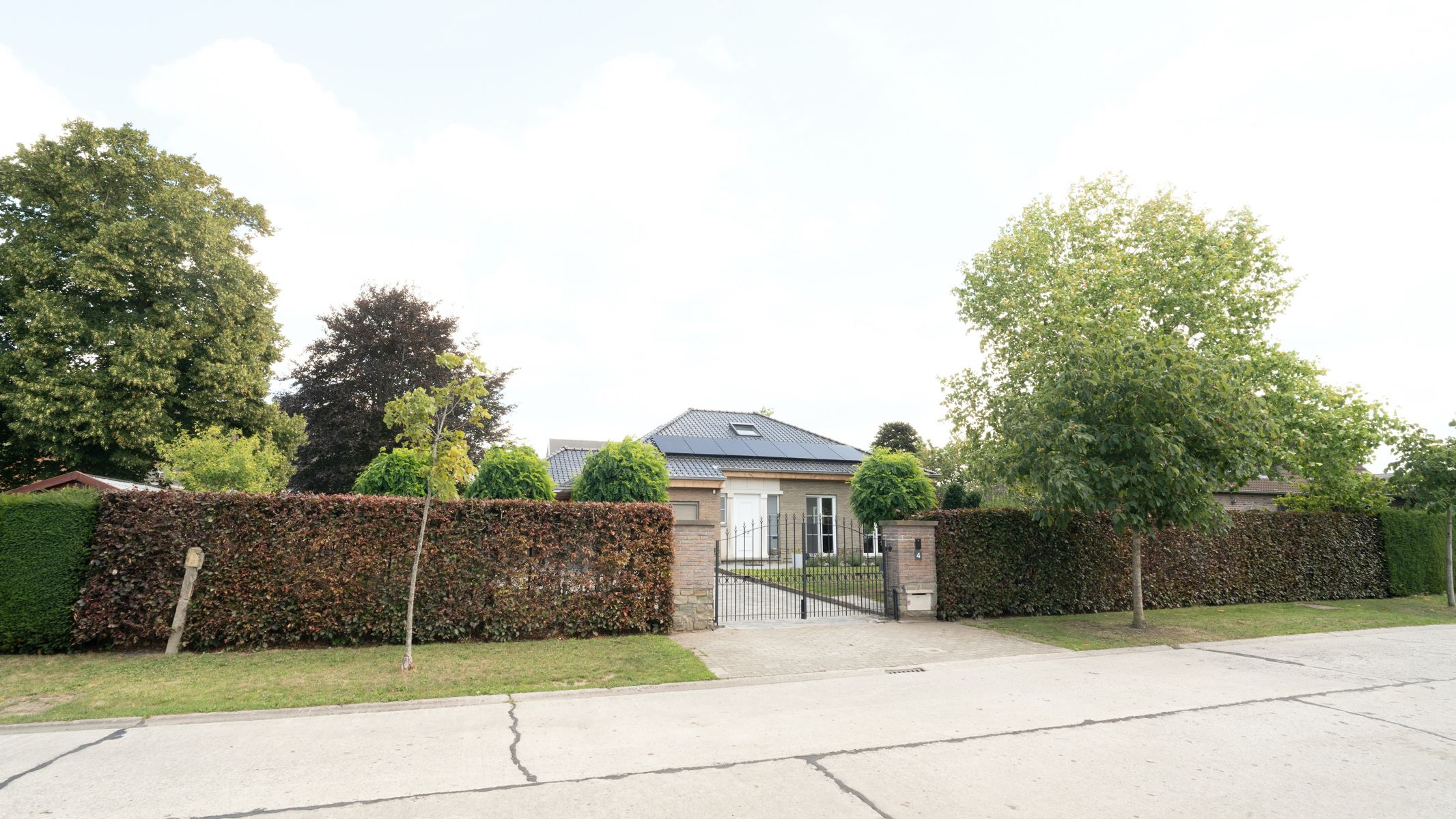 Instapklare en gerenoveerde villa met 3/4 slps en bureau foto 42