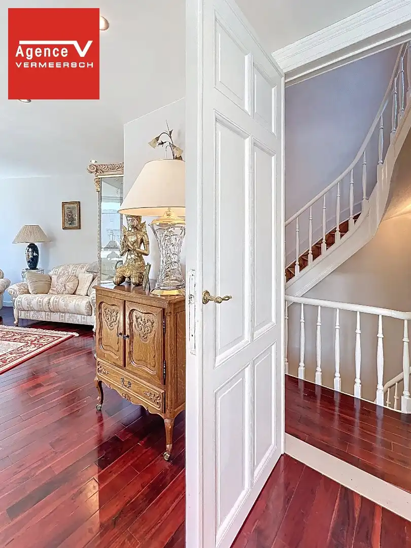 Unieke herenwoning gelegen in de Belle Epoquewijk van Oostende.  foto 2