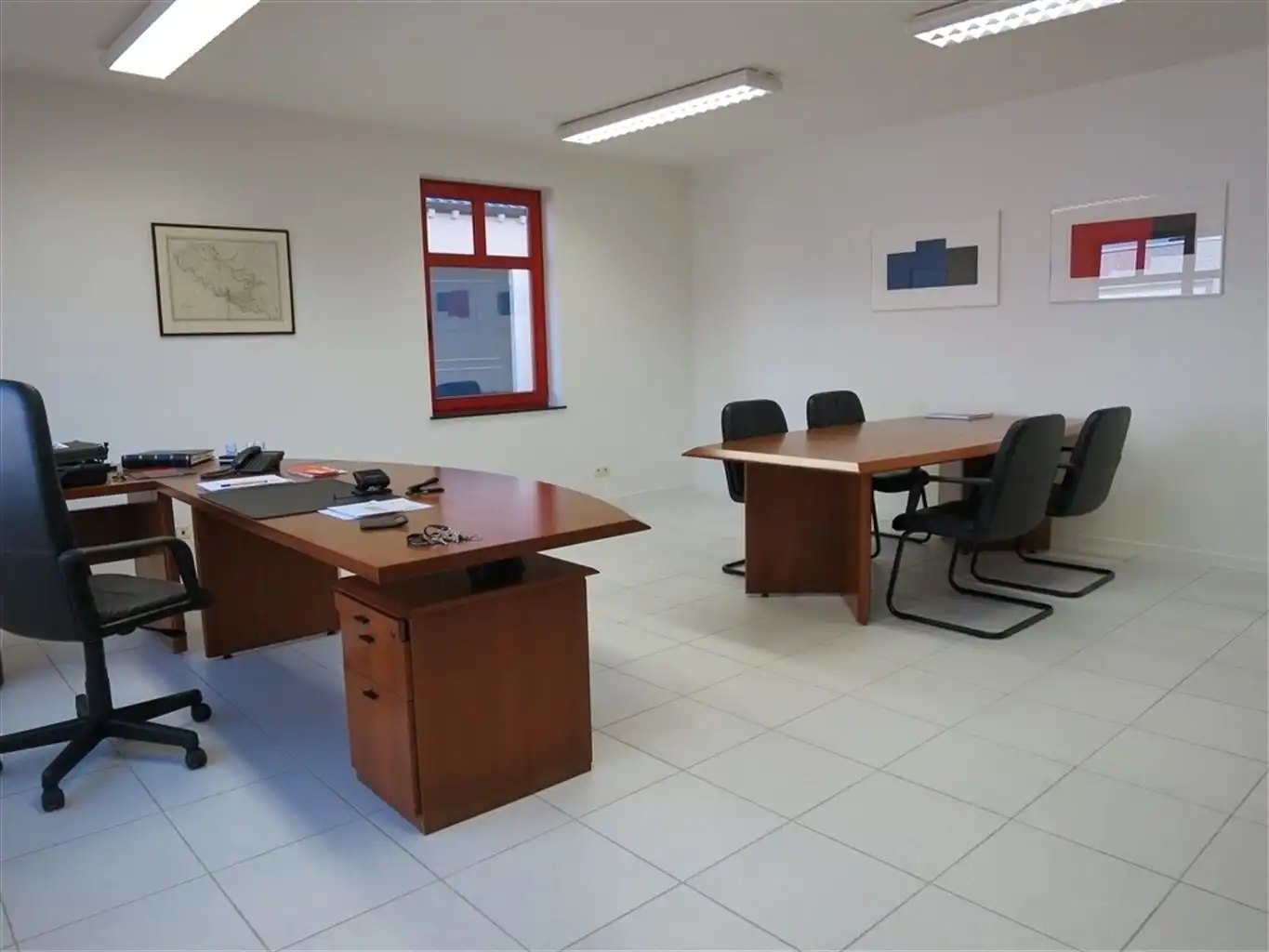 Gelijkvloerse handels/kantoorruimte,veel parkeergelegenheid. foto 8