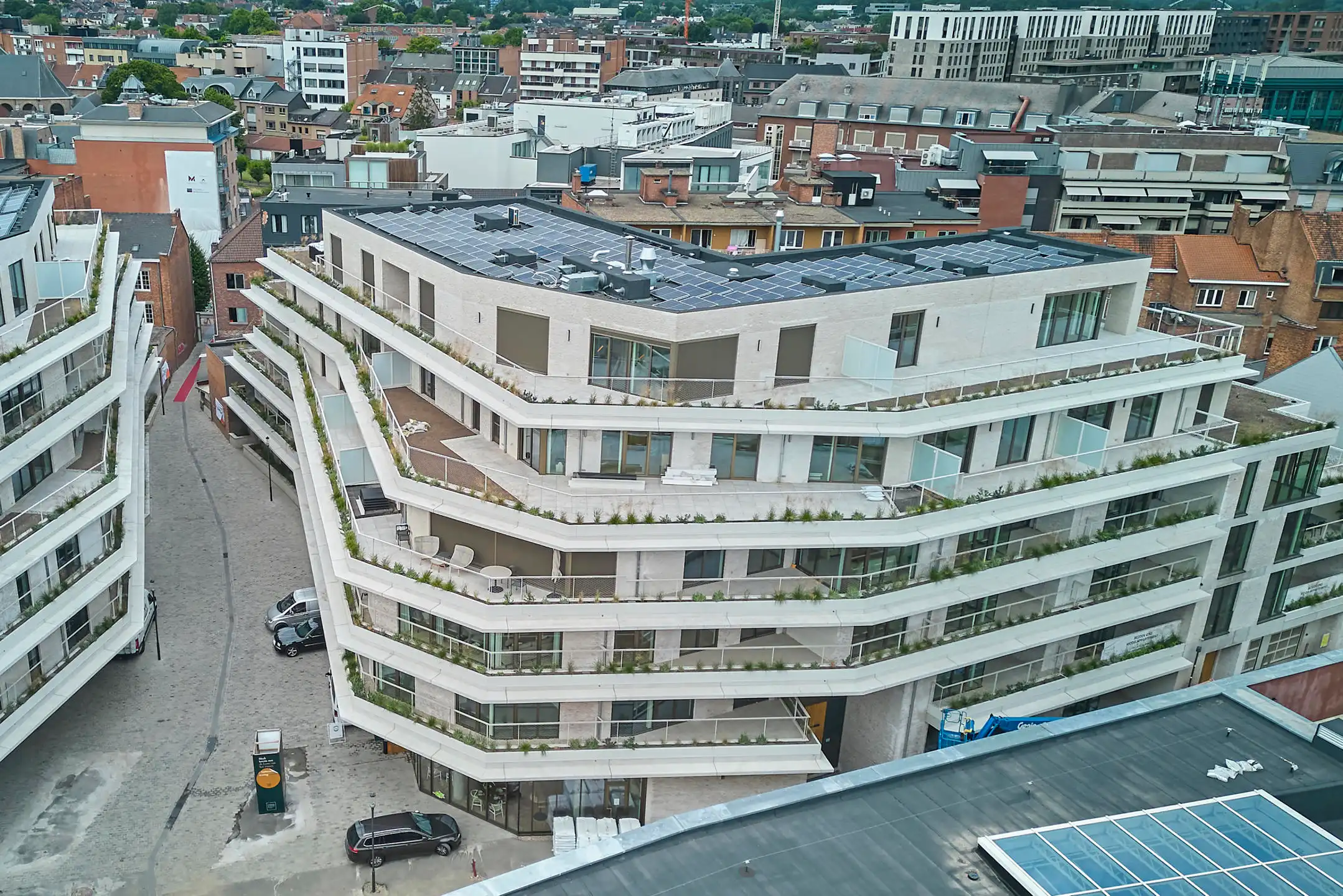 INSTAPKLAAR BEN-APPARTEMENT 100m², MET 2 SLAAPKAMERS foto 9