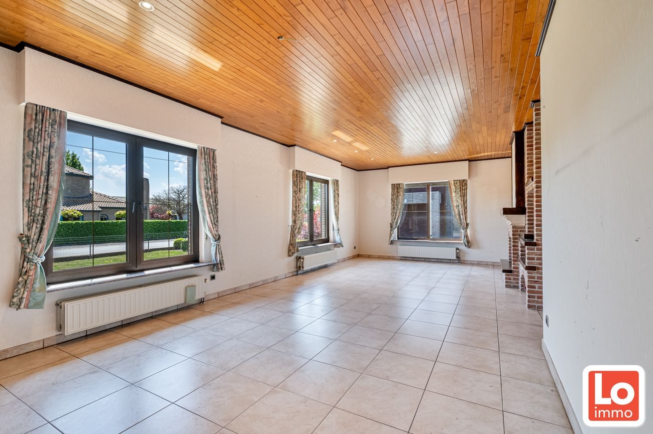 Mooie grote villa met 3 à 4 slaapkamers op een totaal van 1120m² foto 3