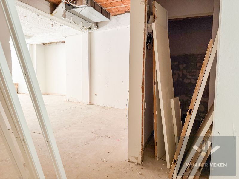 Interessant handelsgelijksvloers in Hasselt-Centrum foto 4