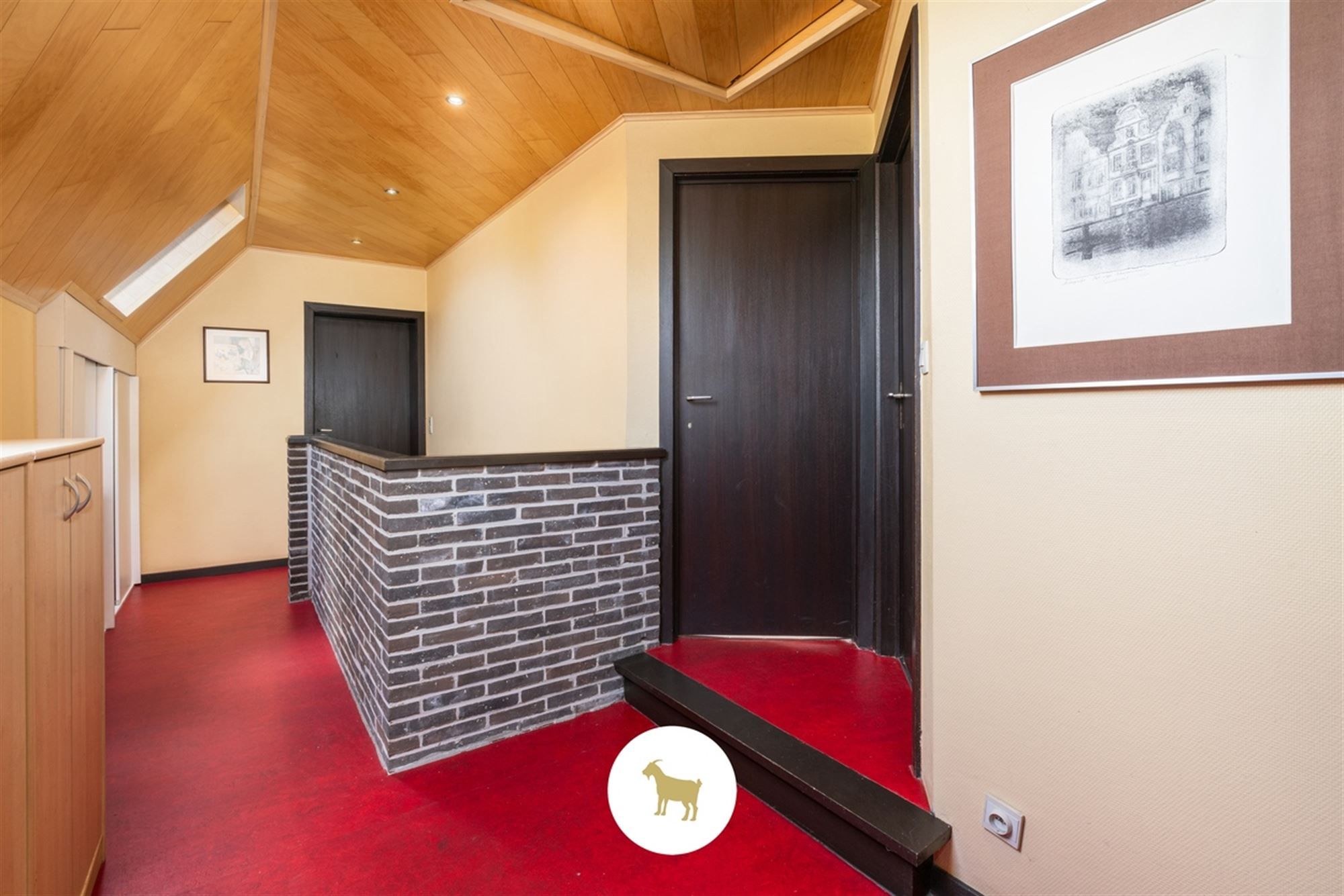 Te renoveren ALLEENSTAANDE WONING met 4 SLAAPKAMERS en GARAGE op een PERCEEL van 648m² foto 12