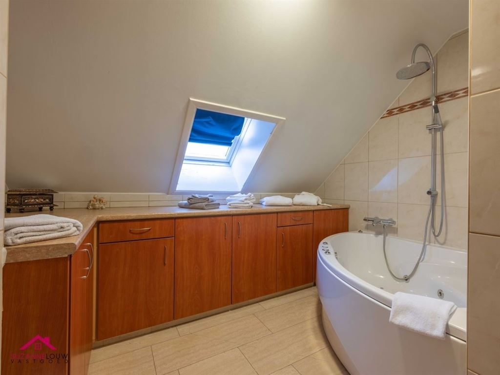 Vrijstaande villawoning / hotel met 8 slaapgelegenheden foto 44