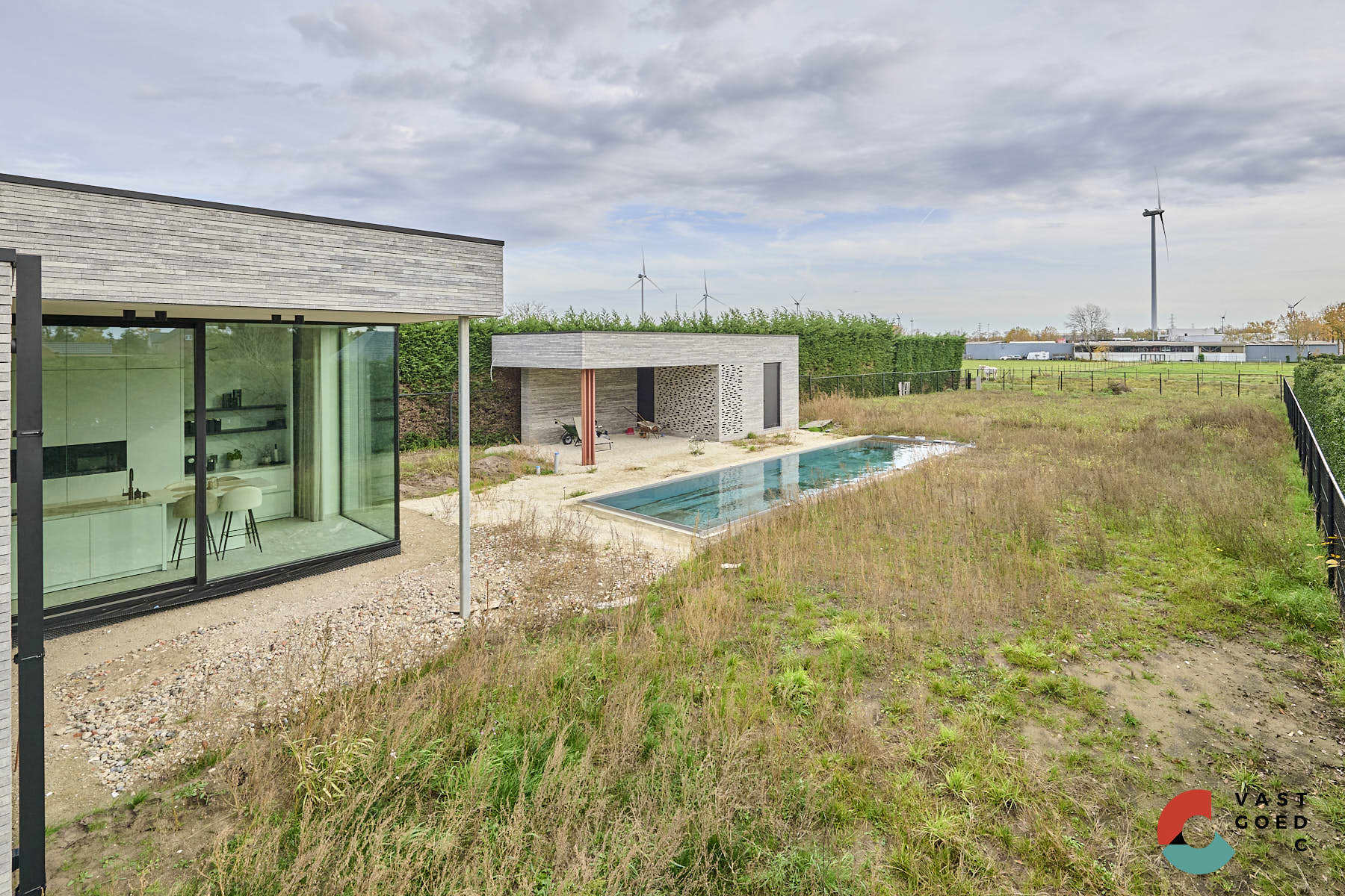 Moderne villa met zwembad op een knap perceel van 16 are. foto 27