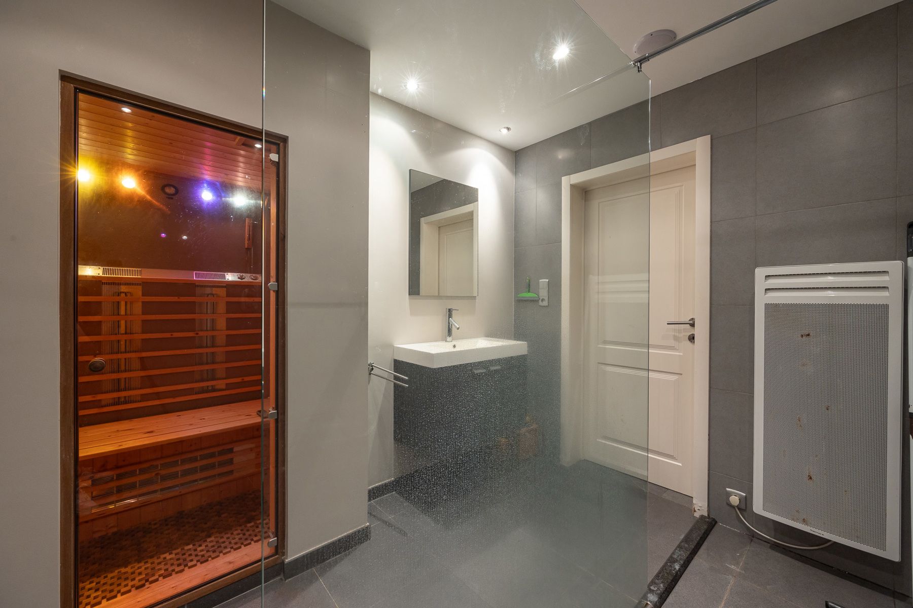 Ruime en lichtrijke villa met 4 à 5 slaapkamers en zwembad foto 24