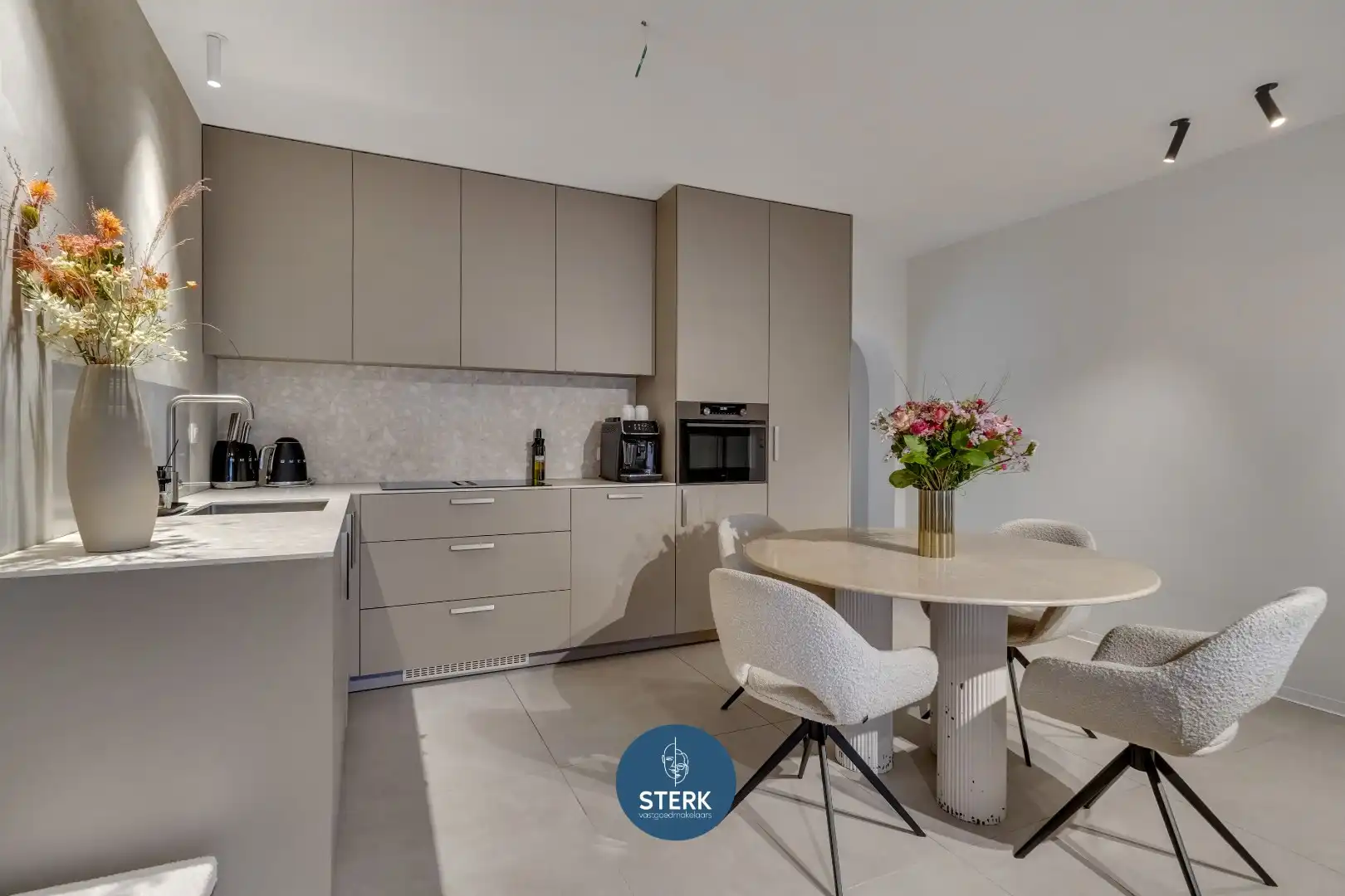 PAND MET 2 APPARTEMENTEN EN HANDELSRUIMTE TE BRIEGDEN-LANAKEN !  foto 8