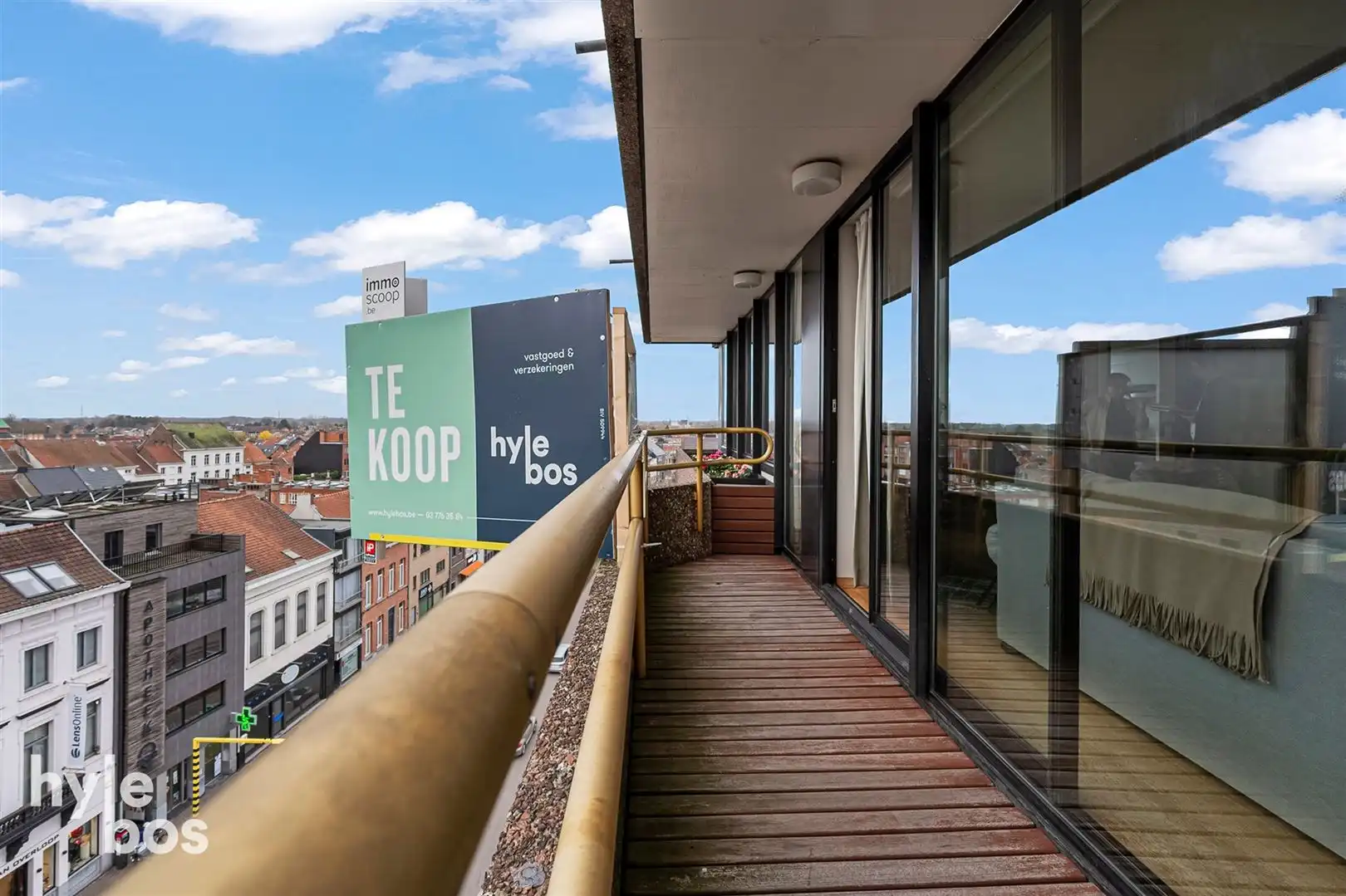 Centraal gelegen 3 slaapkamer appartement met parking foto 11