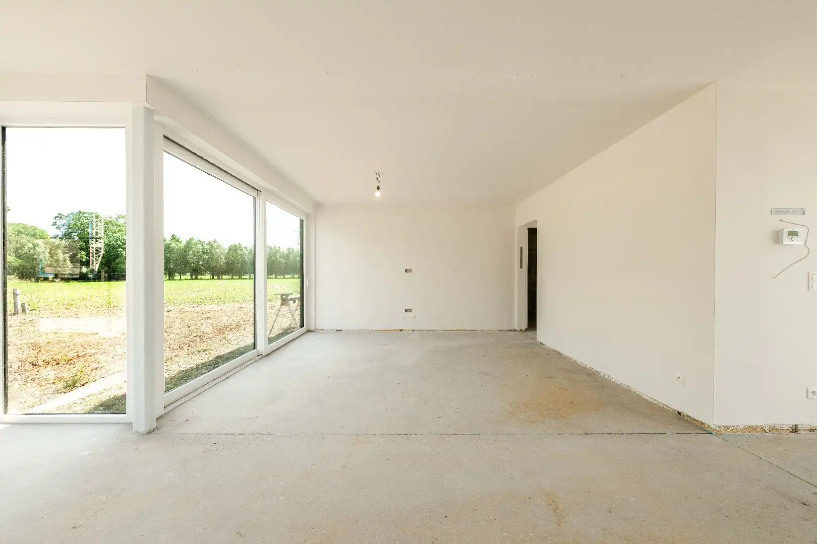 ZEER RUIME NIEUWBOUWWONING MET 3 SLPKS | TUIN | GARAGE foto 2