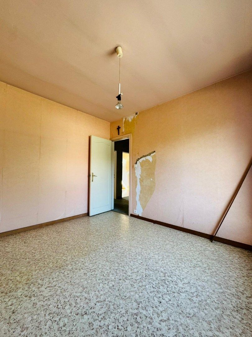 Te renoveren handelswoning op 3239 m² te koop inclusief aangrenzende bouwgrond foto 18