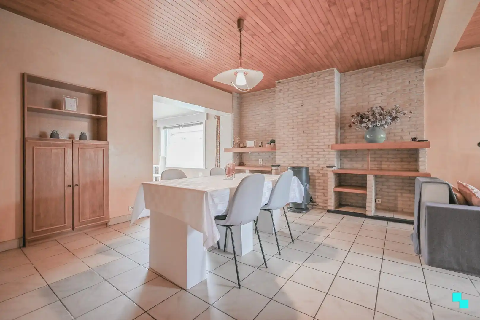 Halfopen bebouwing met garage nabij centrum Izegem foto 9