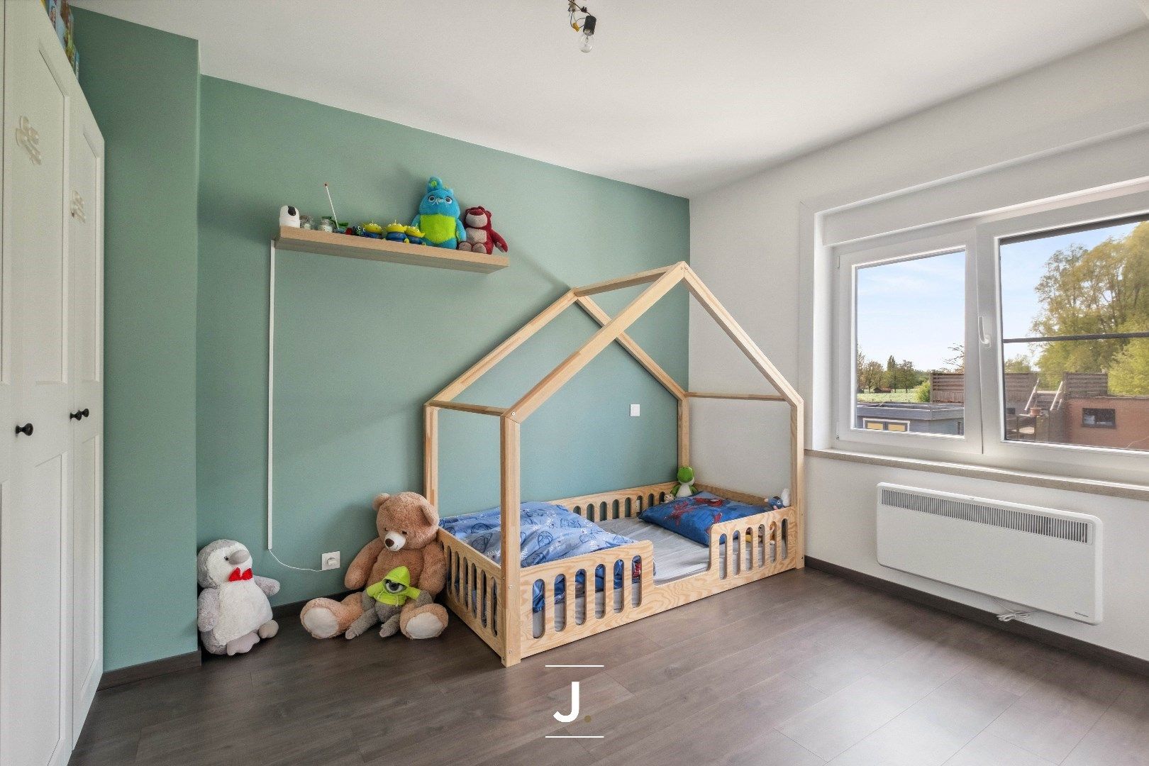 Instapklare gezinswoning met vier slaapkamers, zonnige tuin, grote garage en tal van extra’s – volledig gerenoveerd in 2019 foto 15