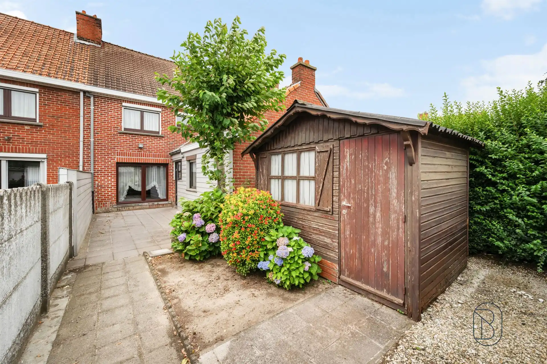 Woning met garage en uitweg in Oostrozebeke foto 2