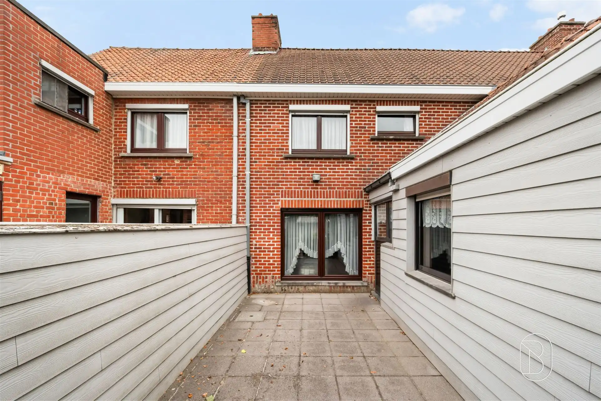 Woning met garage en uitweg in Oostrozebeke foto 3