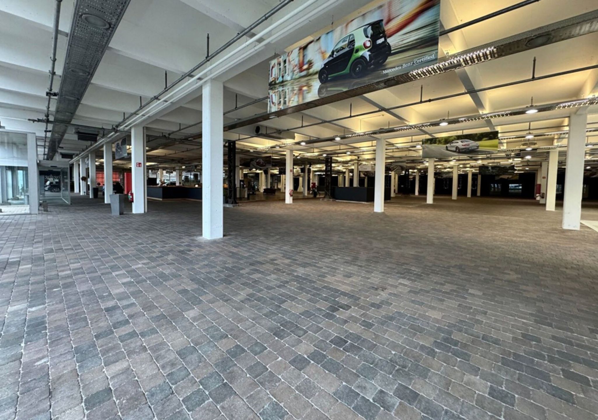 Polyvalen gebouw te huur langs de Groenendallaan 395 te Antwerpen foto 2