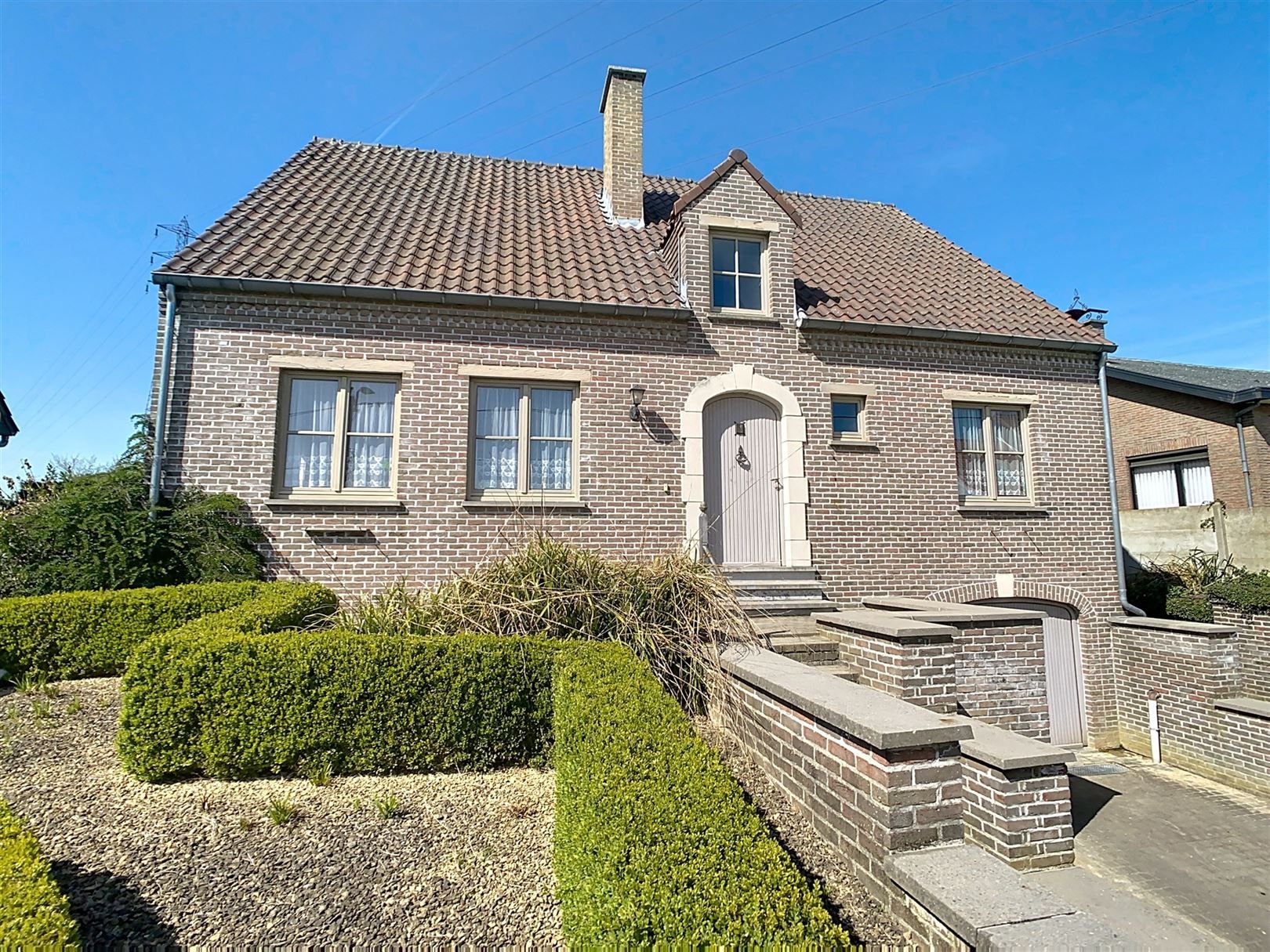 Hoofdfoto van de publicatie: Ruime open bebouwing, 4 slpks, garage, tuin, 10a 54ca