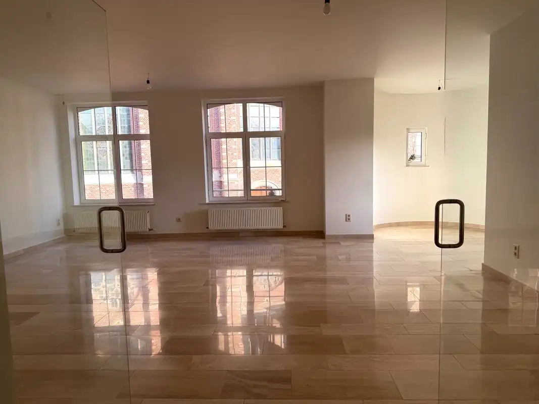 Instapklaar triplexappartement met 3 slaapkamers, 2 badkamers, garage + P in hartje Hoogstraten. foto 6