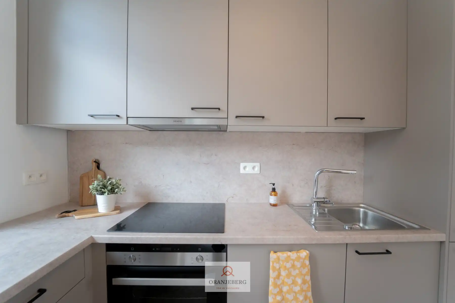 Lichtrijke gerenoveerde woning foto 8