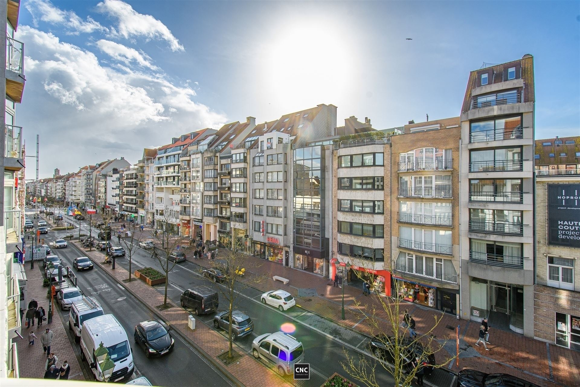 Instapklaar en lichtrijk appartement aan de zonnekant van de Lippenslaan ! foto 4