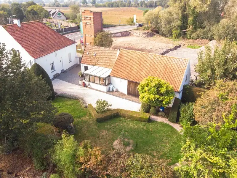 🏡 Uniek en authentiek pand vol karakter en mogelijkheden. Ruime woning, multifunctionele bijgebouwen en een charmante, omsloten tuin. foto 18