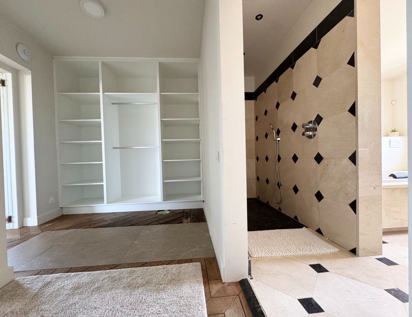 Unieke en ruime villa met 9 slaapkamers, lift, zonnepanelen en 10 parkeerplaatsen op riant perceel van 2.313 m² foto 18