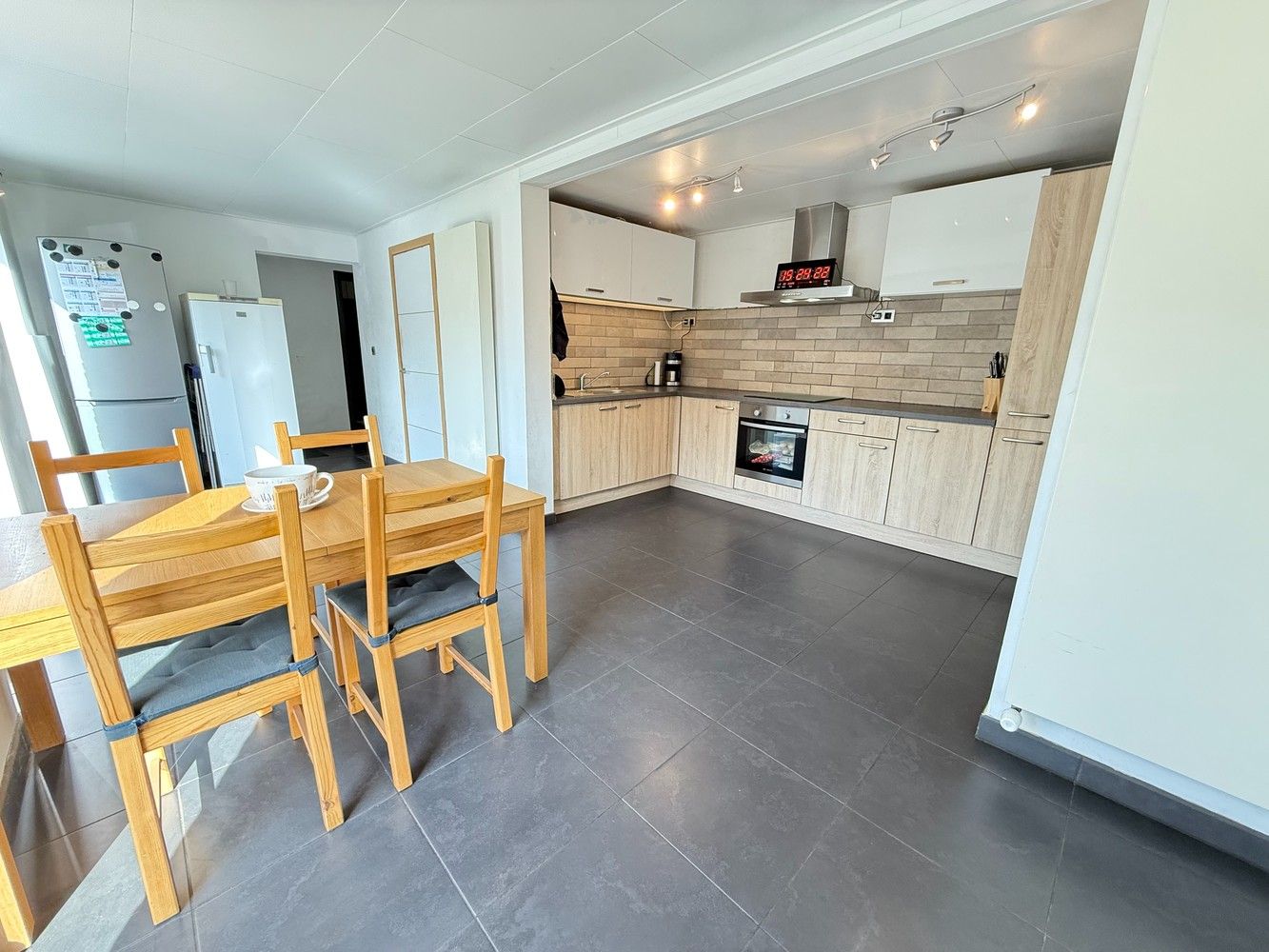 Instapklare gezinswoning te centrum Grobbendonk foto {{pictureIndex}}