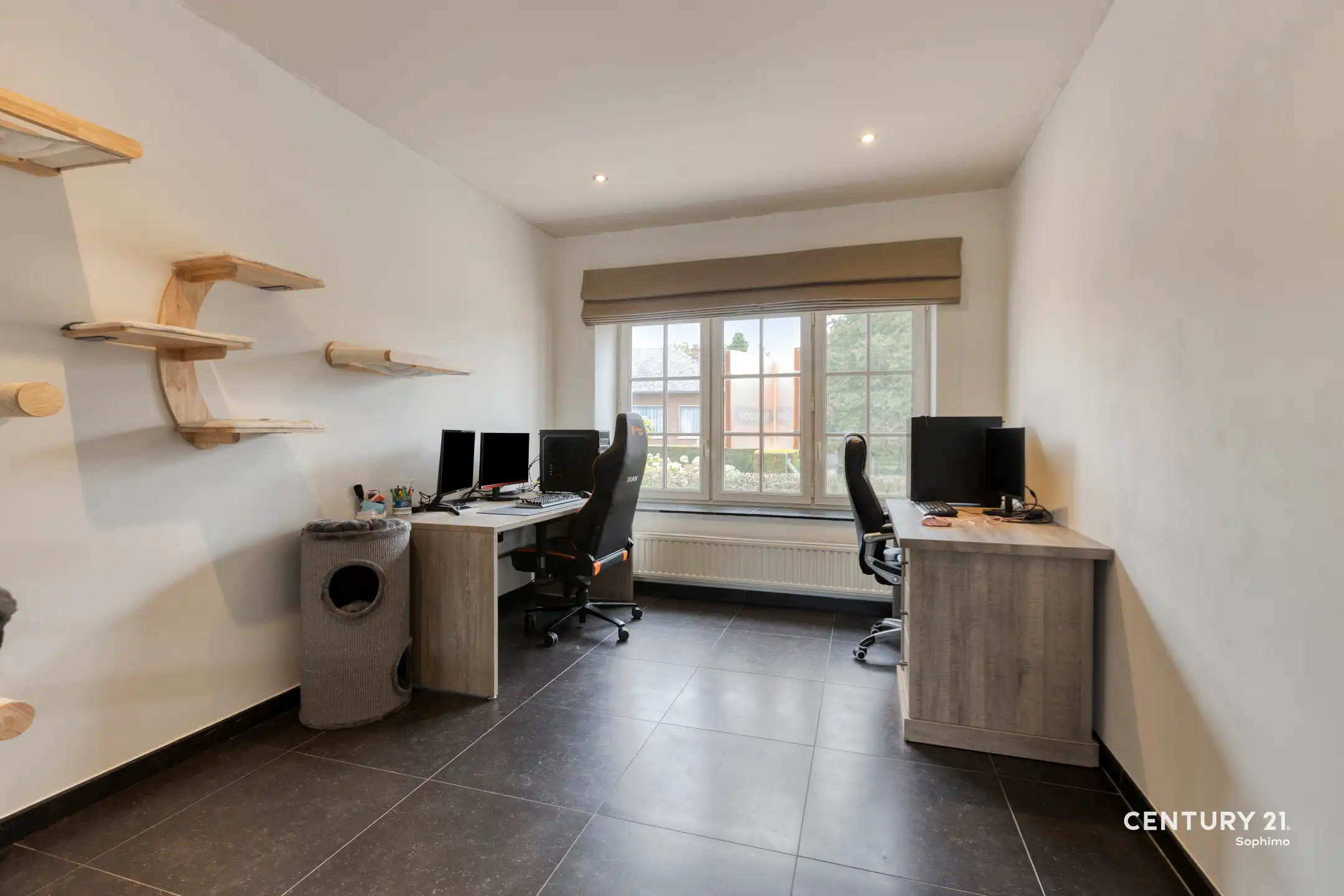Instapklare woning met vier slaapkamers op perceel van 11a22 foto 6
