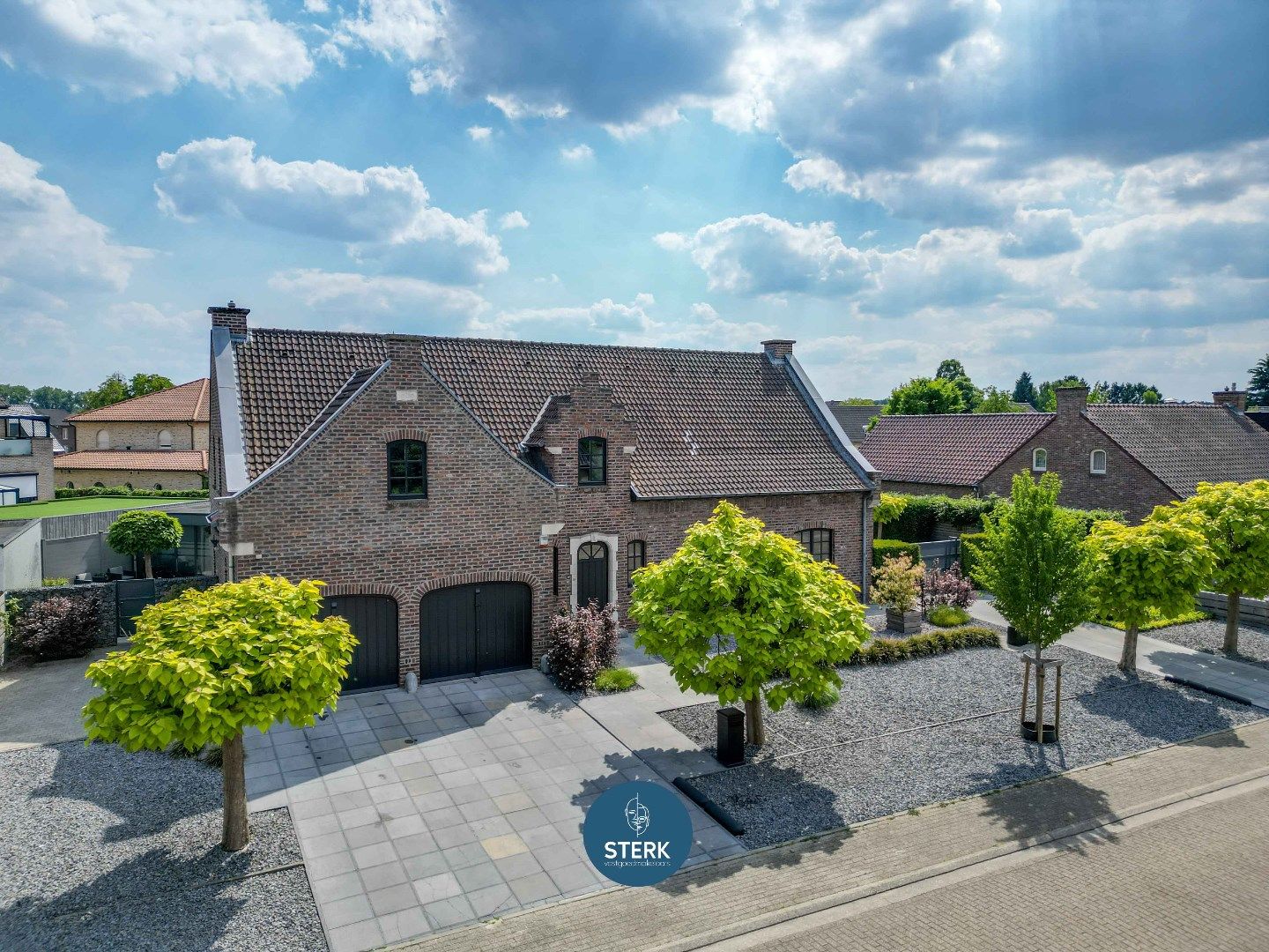 STIJLVOLLE VILLA MET HOOG WOONCOMFORT EN UITZONDERLIJKE TUIN TE REKEM !  foto {{pictureIndex}}
