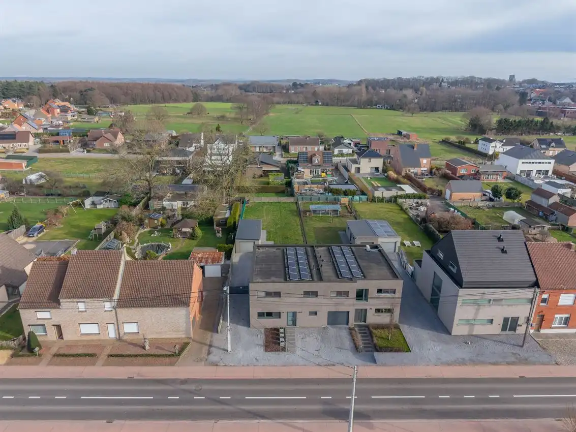 E28 | 2016/ Zonnepanelen | 3 slaapkamers | Grote tuin | Aparte garage | Nabij E314 en groen foto 53