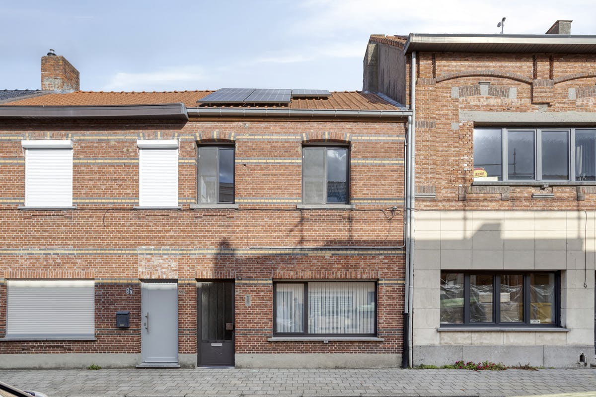 huis te koop in centrum Turnhout met wegenis achteraan  foto 3